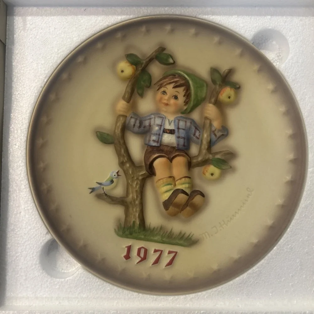 Hummel Annual Plate 1977. W Goebel-Porzellanfabrik